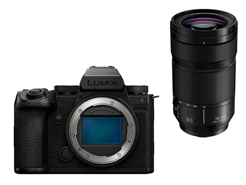 Panasonic Lumix S5 IIX с обектив S 70-300mm f/4.5-5.6 MACRO O.I.S.