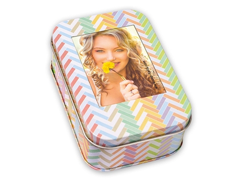 Малка метална кутия за съхранение на снимки и USB